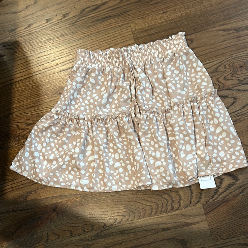 Women's Tan and White Patterned Skirt